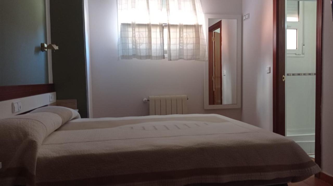 Alojamiento Numancia Pension Burgo Esterno foto